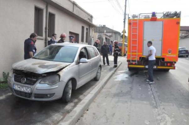 Panică pe bulevardul Mamaia: un autoturism a luat foc
